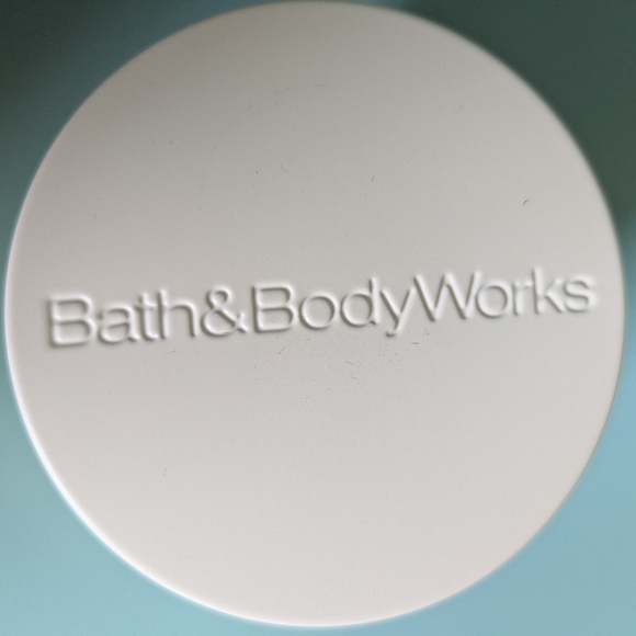 NWT Bath & Body Works Iced Lemon Pound Cake 3-Wick Candle - Picture 2 of 4